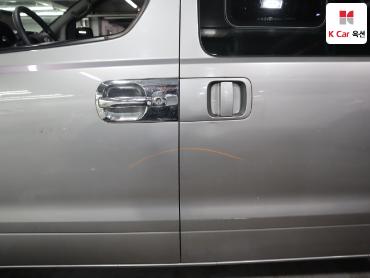 2011 - hyundai grand starex