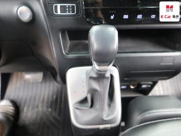 2023 - hyundai staria