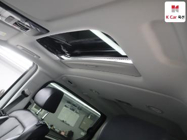 2023 - hyundai staria