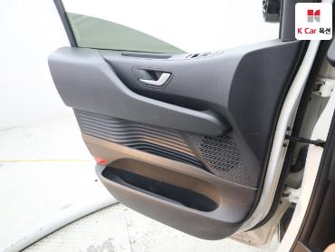 2023 - hyundai staria