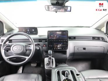 2023 - hyundai staria