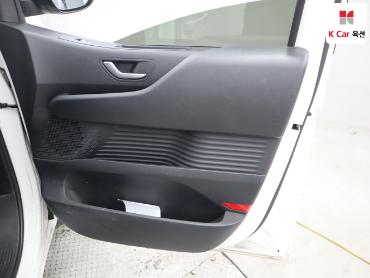 2023 - hyundai staria