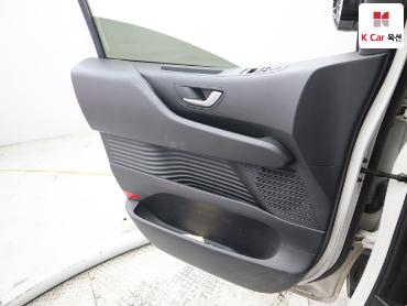2023 - hyundai staria