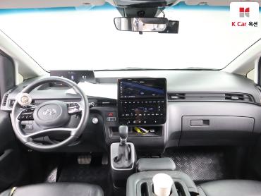 2023 - hyundai staria