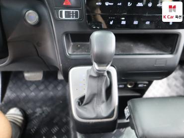 2023 - hyundai staria