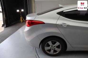 2011 - hyundai avante