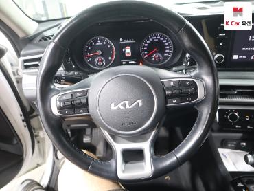 2022 - kia k5