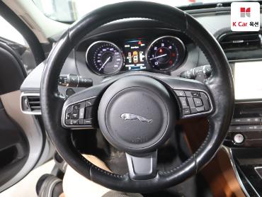 2016 - jaguar xe
