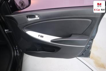 2015 - hyundai accent