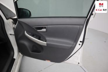 2011 - toyota prius