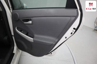2011 - toyota prius