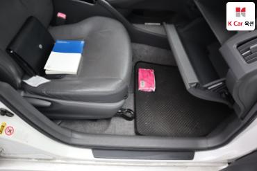 2011 - toyota prius