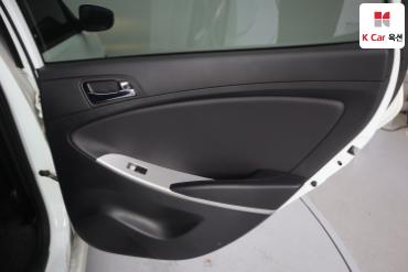 2012 - hyundai accent