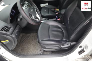 2012 - hyundai accent