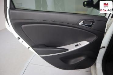 2012 - hyundai accent