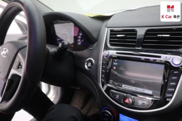 2012 - hyundai accent