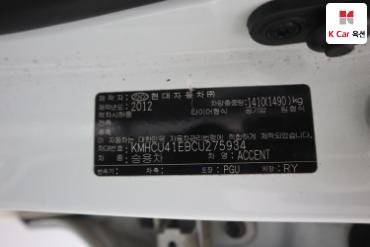 2012 - hyundai accent