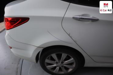 2012 - hyundai accent