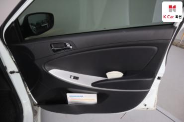 2012 - hyundai accent