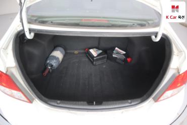 2012 - hyundai accent
