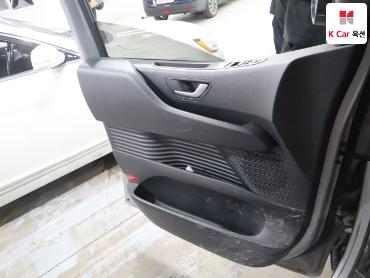 2023 - hyundai staria