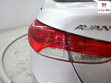 2011 - hyundai avante
