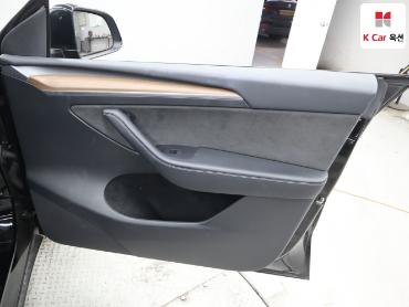 2023 - tesla model y