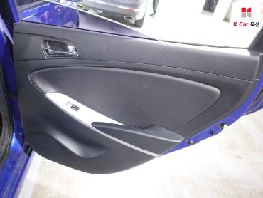 2012 - hyundai accent