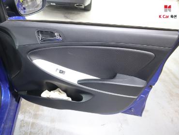 2012 - hyundai accent