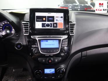 2012 - hyundai accent