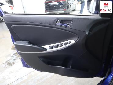 2012 - hyundai accent