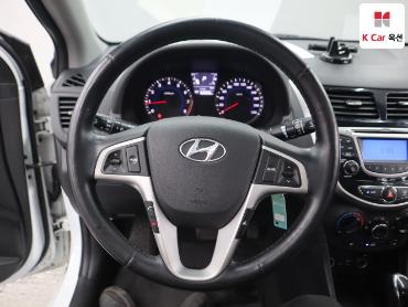 2015 - hyundai accent