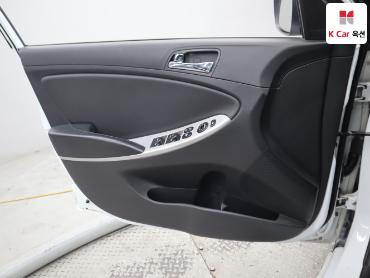 2015 - hyundai accent