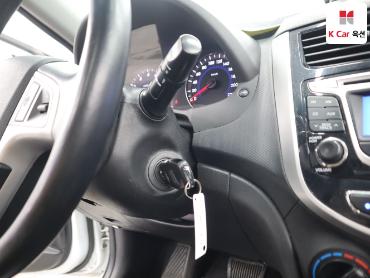 2015 - hyundai accent
