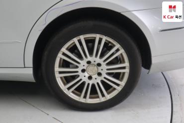2011 - mercedes-benz e300
