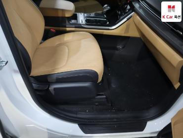 2023 - kia carnival
