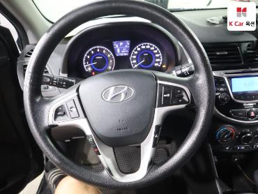 2012 - hyundai accent