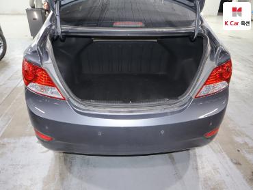 2012 - hyundai accent