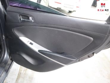 2012 - hyundai accent