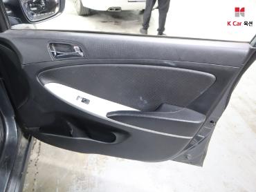 2012 - hyundai accent