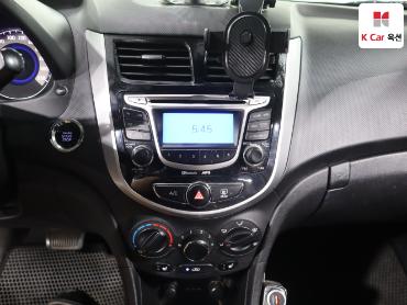2012 - hyundai accent