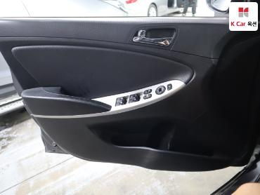 2012 - hyundai accent