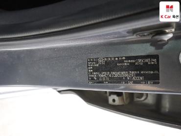 2012 - hyundai accent