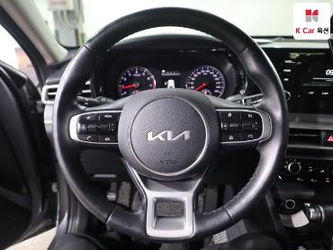 2022 - kia k5
