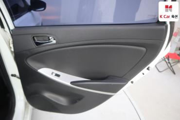2012 - hyundai accent