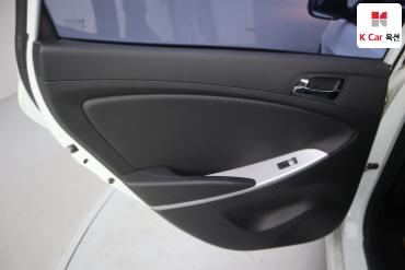 2012 - hyundai accent