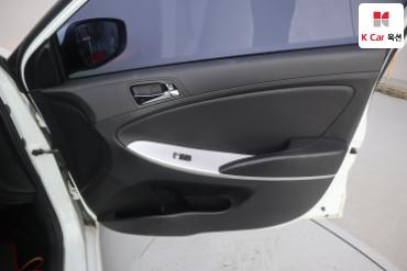 2012 - hyundai accent