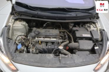 2012 - hyundai accent