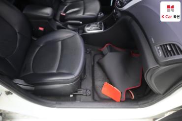 2012 - hyundai accent