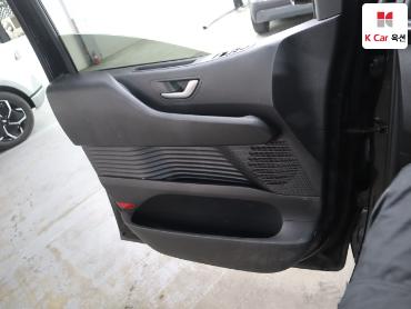 2023 - hyundai staria